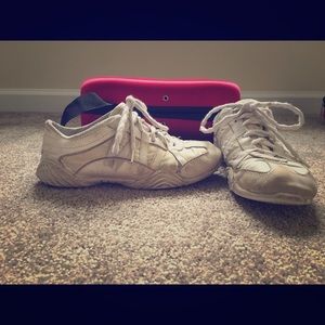 Nfinity Evolution cheer shoe